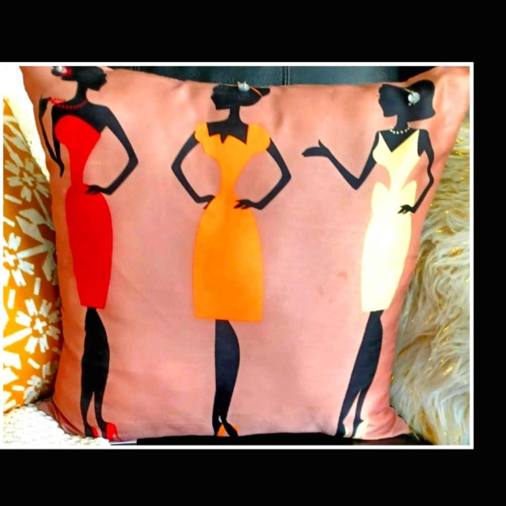 PRE-OWNED* THROW PILLOW